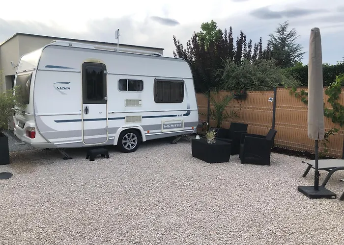 La Croisee, Caravane Avec Toilette Et Lavabo - Particulier