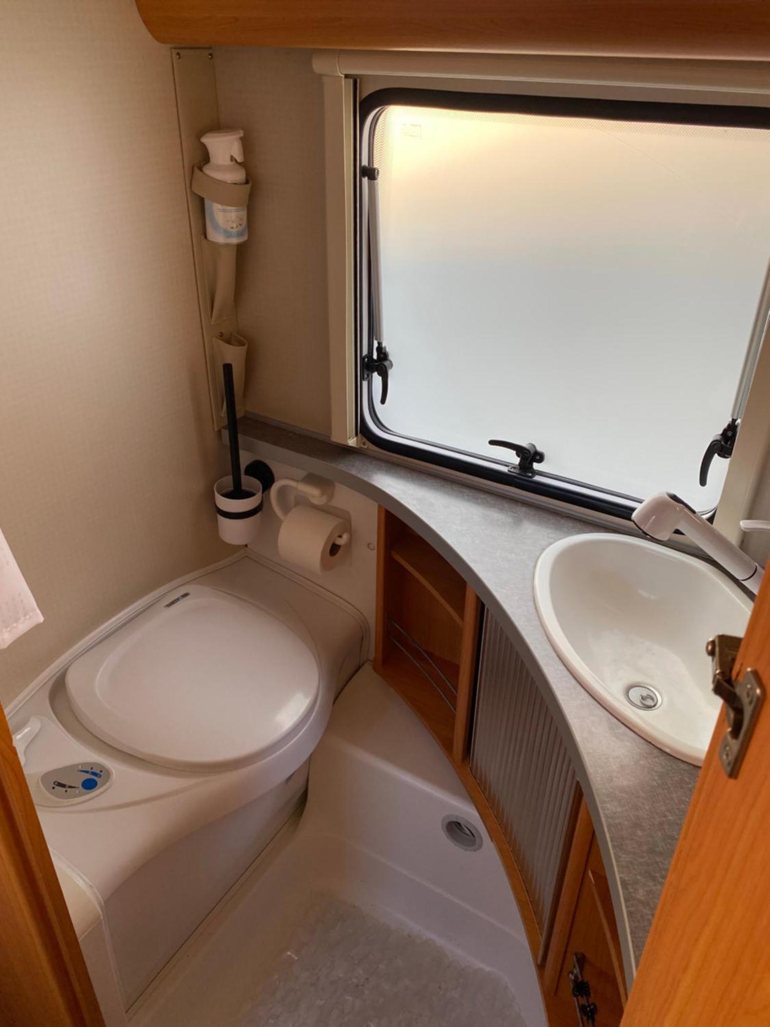 La Croisee, Caravane Avec Toilette Et Lavabo - Particulier